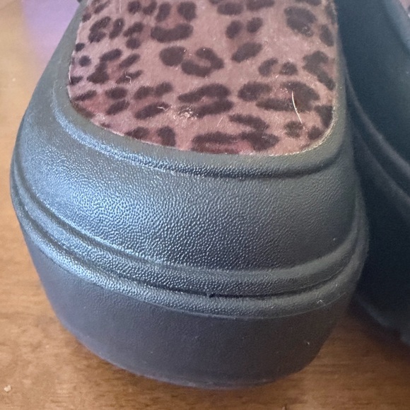 CROCS LEOPARD PRINT PLATFORM SHOES (WORN ONCE) - Picture 2 of 10